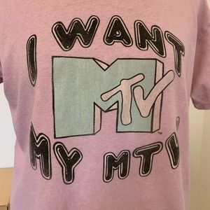 American Eagle “I want my MTV” T-shirt in lilac!